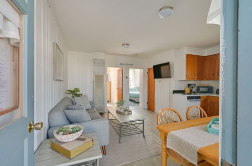 Photo 10 - Cozy Hampton Vacation Rental, Walk to Beach