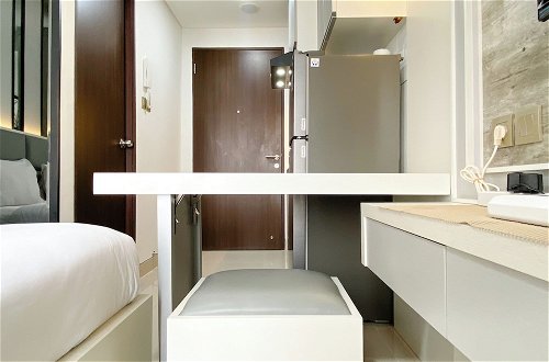 Foto 9 - Best Deal And Cozy Studio Room Transpark Cibubur Apartment