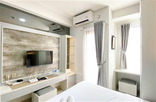Foto 5 - Best Deal And Cozy Studio Room Transpark Cibubur Apartment