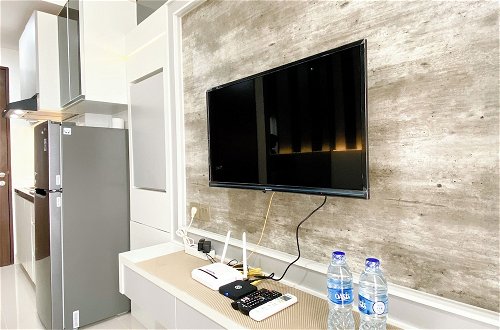 Foto 10 - Best Deal And Cozy Studio Room Transpark Cibubur Apartment