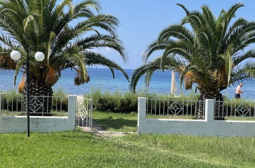 Photo 21 - Stunning Beachfront Villa for Rent