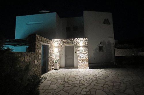 Photo 33 - Immaculate Villa & Pool in Paros - Sleeps 10