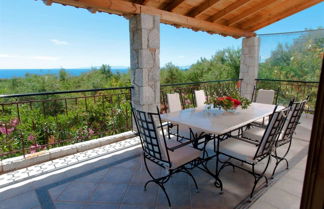 Photo 2 - Spacious Villa Stunning Seaview - Perfect Location