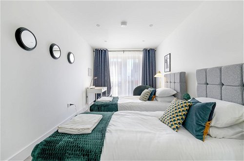 Photo 16 - Luxury 1 & 2 bed Apartment free parking