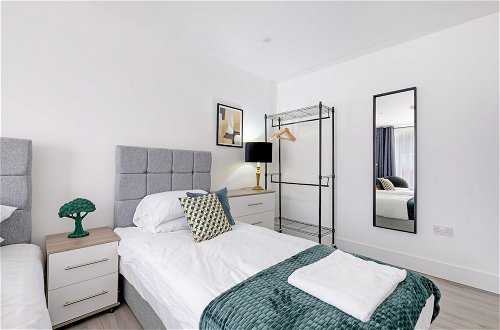 Photo 14 - Luxury 1 & 2 bed Apartment free parking