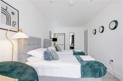 Photo 15 - Luxury 1 & 2 bed Apartment free parking