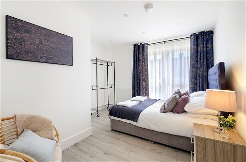 Photo 10 - Luxury 1 & 2 bed Apartment free parking