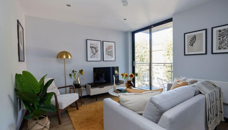Photo 1 - The Whitechapel Place - Stunning 2bdr Flat With Balcony
