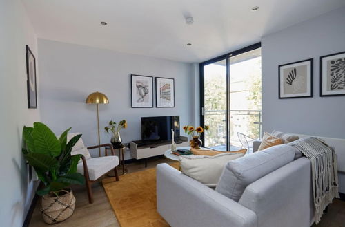 Photo 1 - The Whitechapel Place - Stunning 2bdr Flat With Balcony