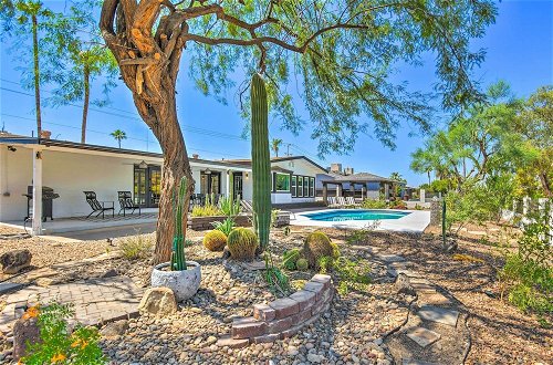 Foto 17 - Modern Phoenix Home: Poolside Family Retreat