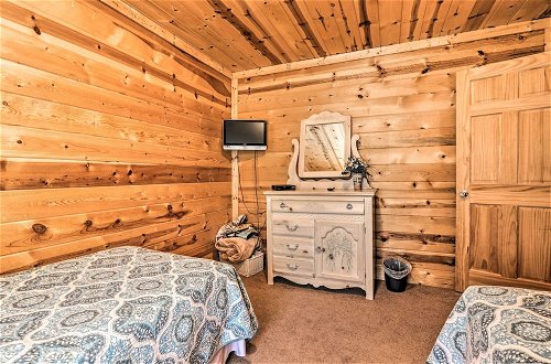 Photo 32 - Log Cabin w/ Deck & Hot Tub: 5 Mi to Dollywood