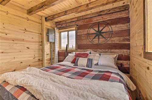 Foto 16 - Quiet Farmhouse-style Cabin w/ Front Porch