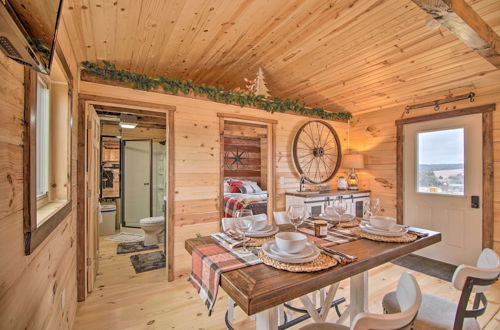 Foto 19 - Quiet Farmhouse-style Cabin w/ Front Porch