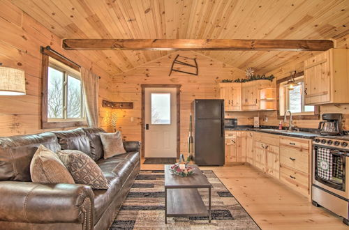 Foto 1 - Quiet Farmhouse-style Cabin w/ Front Porch