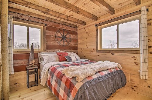 Foto 17 - Quiet Farmhouse-style Cabin w/ Front Porch