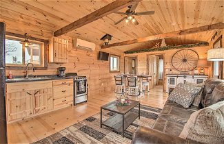 Foto 3 - Quiet Farmhouse-style Cabin w/ Front Porch