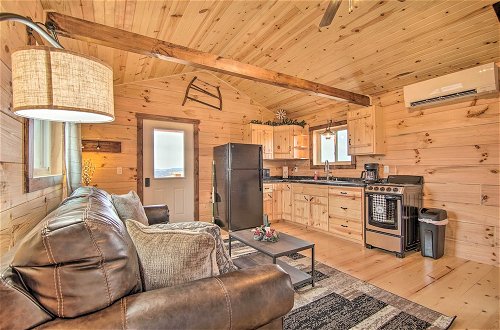 Foto 9 - Quiet Farmhouse-style Cabin w/ Front Porch