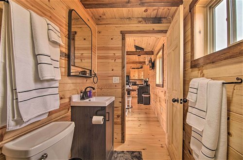 Foto 12 - Quiet Farmhouse-style Cabin w/ Front Porch