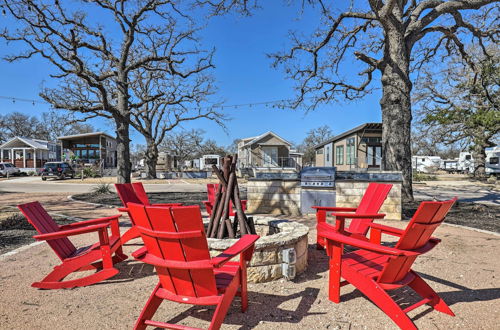 Photo 4 - Upscale Tiny Home - Boho-chic Austin Getaway