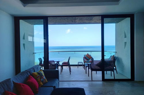 Foto 5 - Ocean Views From all the Bedrooms of This Deluxe Beachfront Condo Paradise