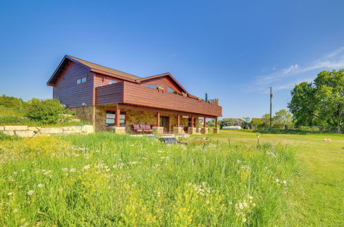 Photo 25 - Prairie-style Home on Garden Bay w/ Deck + Hot Tub