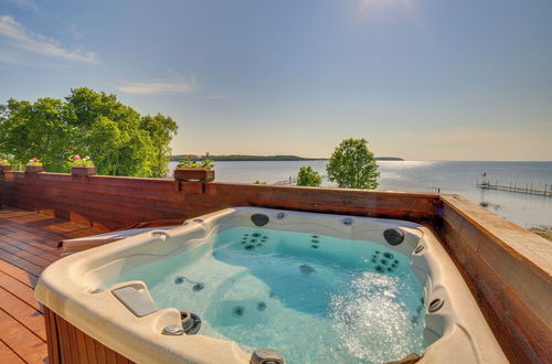 Photo 22 - Prairie-style Home on Garden Bay w/ Deck + Hot Tub