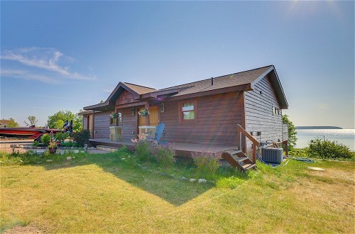 Photo 30 - Prairie-style Home on Garden Bay w/ Deck + Hot Tub