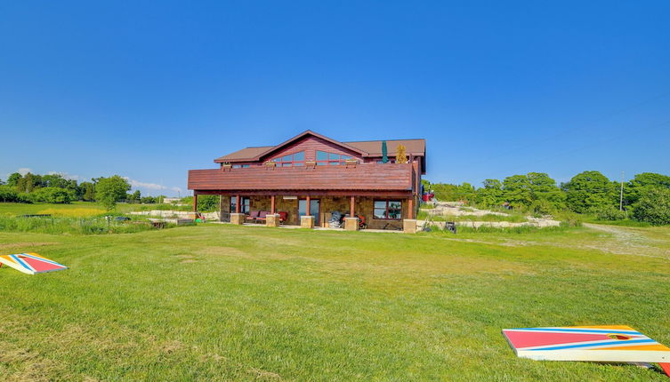 Foto 1 - Prairie-style Home on Garden Bay w/ Deck + Hot Tub