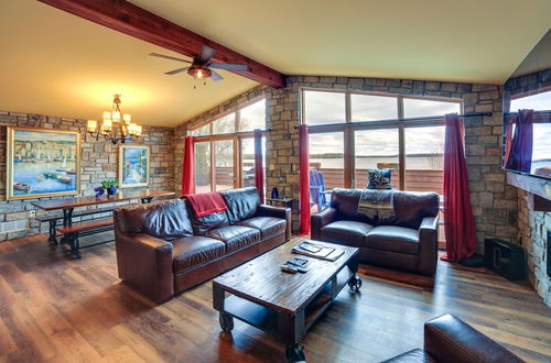 Photo 14 - Prairie-style Home on Garden Bay w/ Deck + Hot Tub