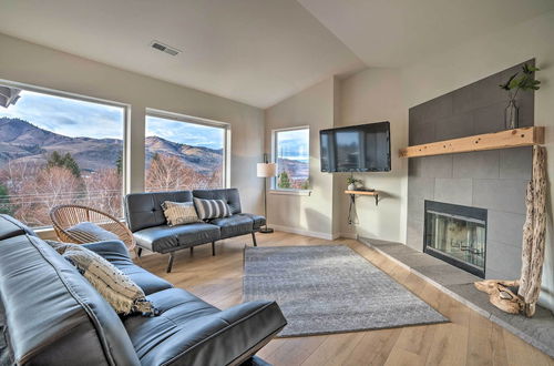 Photo 1 - Chic Chelan Condo w/ Balcony, Walk to Lake & Dtwn