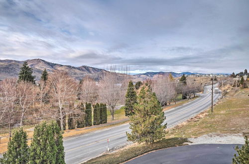 Photo 23 - Chic Chelan Condo w/ Balcony, Walk to Lake & Dtwn