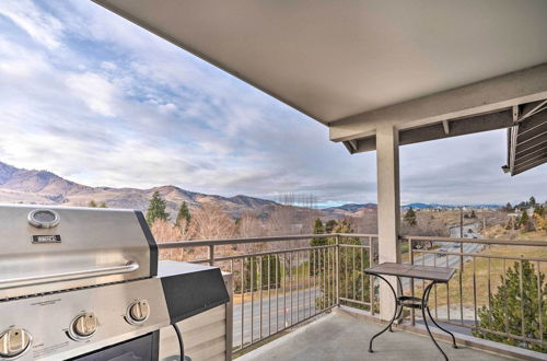 Photo 16 - Chic Chelan Condo w/ Balcony, Walk to Lake & Dtwn