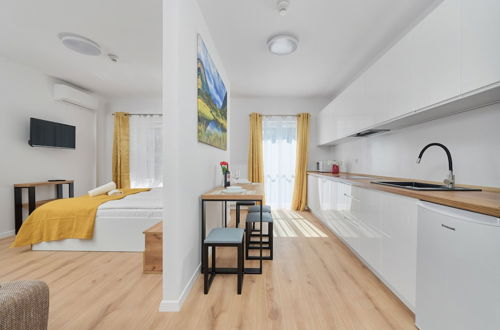 Foto 20 - Modern Elegance Apartment by Renters