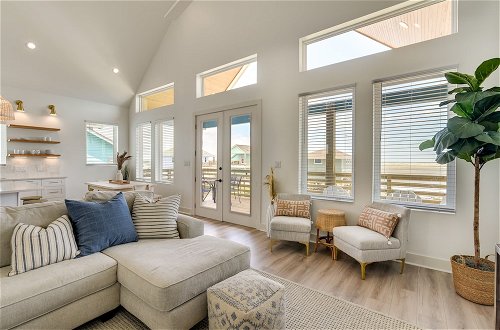 Photo 9 - Modern Freeport Beach House Rental w/ Ocean View