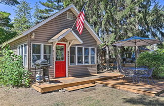 Photo 1 - 'bayview Cottage' Suttons Bay Cottage w/ Fire Pit