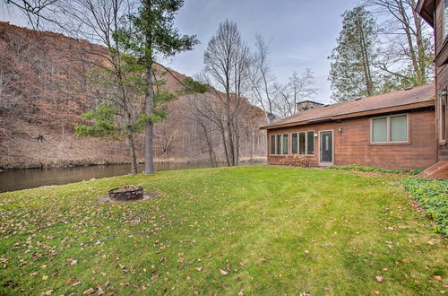 Foto 19 - Riverfront Cabin w/ Gas Grill, Fire Pit & Kayaks