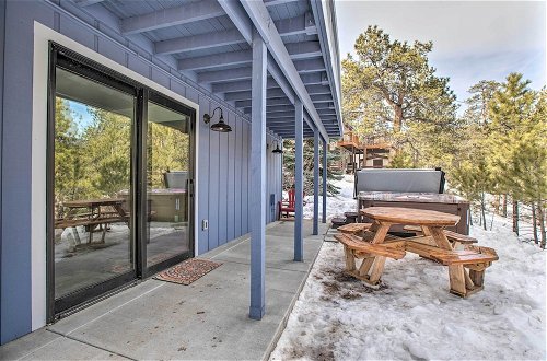 Foto 10 - Luxe Updated Home w/ Grill + Hot Tub: 4 Mi to Rmnp