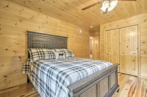 Foto 31 - Pet-friendly Lakeview Cabin w/ Hot Tub