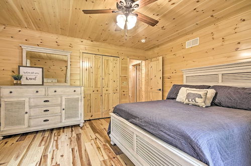 Foto 7 - Pet-friendly Lakeview Cabin w/ Hot Tub