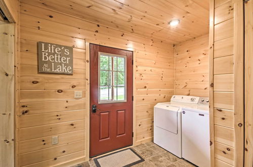 Photo 33 - Pet-friendly Lakeview Cabin w/ Hot Tub