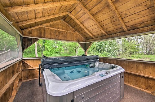 Foto 15 - Pet-friendly Lakeview Cabin w/ Hot Tub