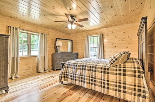 Foto 10 - Pet-friendly Lakeview Cabin w/ Hot Tub