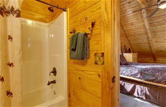 Foto 2 - Secluded Smoky Mountain Cabin w/ Wraparound Deck