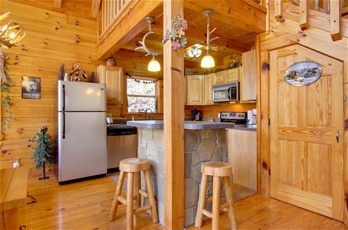 Foto 13 - Secluded Smoky Mountain Cabin w/ Wraparound Deck