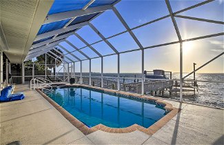 Foto 1 - Stunning Bayfront Retreat With Pool, Spa & Dock