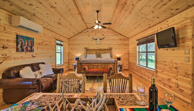 Photo 1 - Rustic-chic Country Cabin - 10 Mi to Main Street