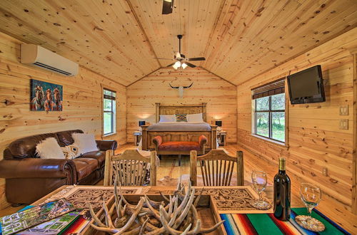 Foto 1 - Rustic-chic Country Cabin - 10 Mi to Main Street