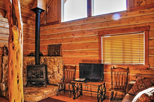 Foto 5 - Remote Antimony Log Cabin w/ Green Meadow Views