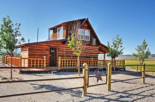 Foto 16 - Remote Antimony Log Cabin w/ Green Meadow Views