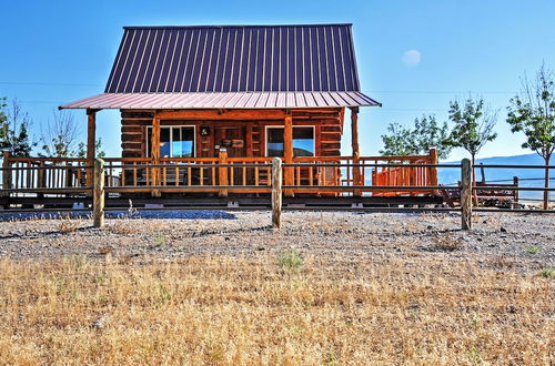 Foto 15 - Remote Antimony Log Cabin w/ Green Meadow Views